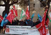 filcams manifestazione bandiere