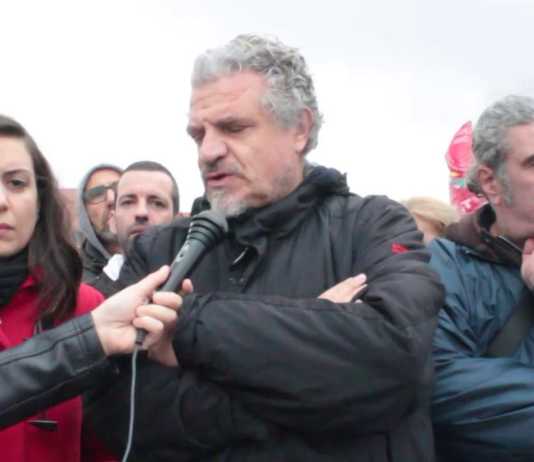 Vertenza Tessitura del Salento, prima giornata di sciopero davanti allo stabilimento di Melpignano